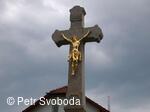 Kamenný kříž pod farou v Bělotíně od roku 2015